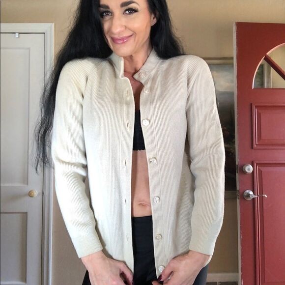 Marshall Fields Co wool sweater made in Hong Kong - Picture 1 of 5